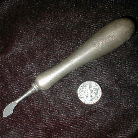 Sterling silver antique nail tool, engraved "Sue" -- hallmarked, lovely patina - Picture 6 of 15